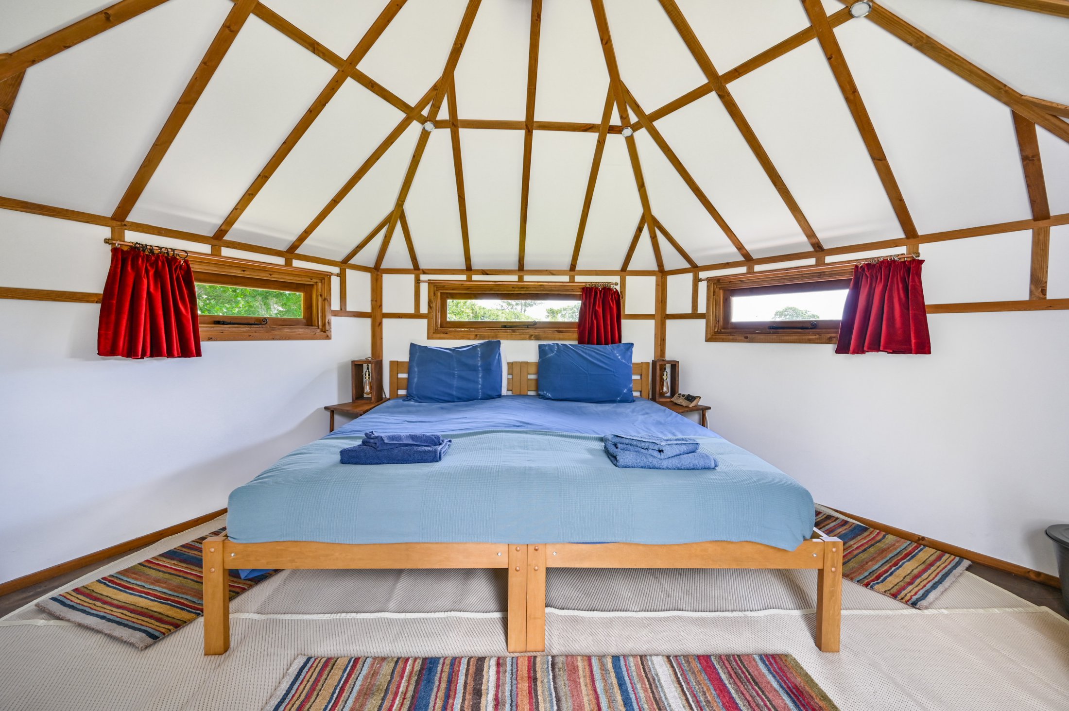 Haye yurt - King sized bed or 2 singles 